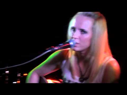 Видео: Лена Третьякова. Санкт-Петербург. 15.06.2013. Премьера новой песни "Оставь меня"