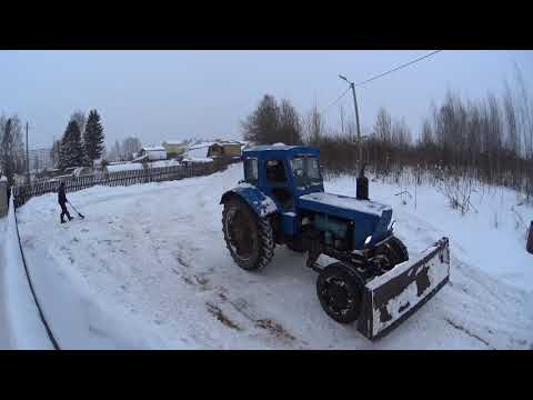 Видео: Чистка снега т-40.///// Самодельный отвал т40.////Трактор чистит снег