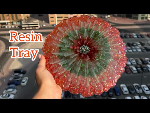 Видео: Урок по созданию цветной смолы для начинающих / Цветной лоток из смолы 🌺