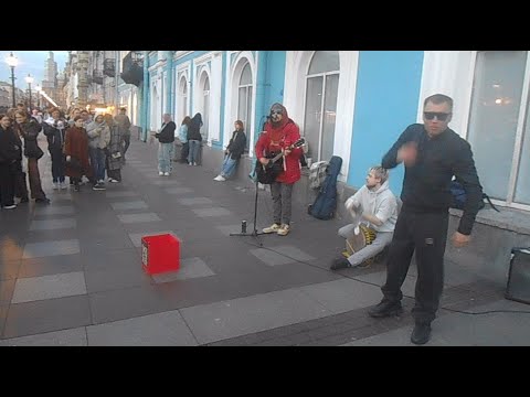Видео: Уличные музыканты Питер гр. Дешёвые драмы и Глеб Васильев на Невском 7 октября ч2 - Ночной дозор