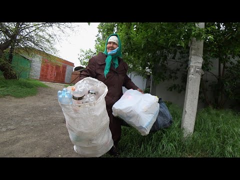 Видео: Минимальная зарплата сдавая бутылки! Это реально?
