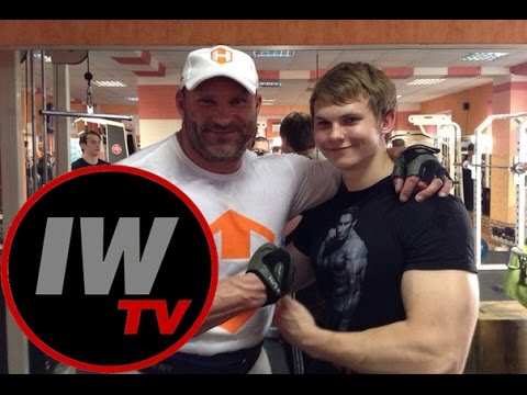 Видео: Дмитрий ГОЛУБОЧКИН: в 28 лет я ... по потолку бегал )))