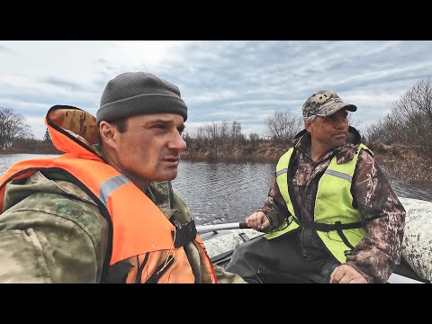 Видео: РЫБАЛКА СЕТЯМИ ВЕСНОЙ НА РАЗЛИВАХ. ПРОВЕРКА СЕТЕЙ, ПОПАДАЕТ РАЗНАЯ РЫБА.  Лодка X-River Rocky 375.