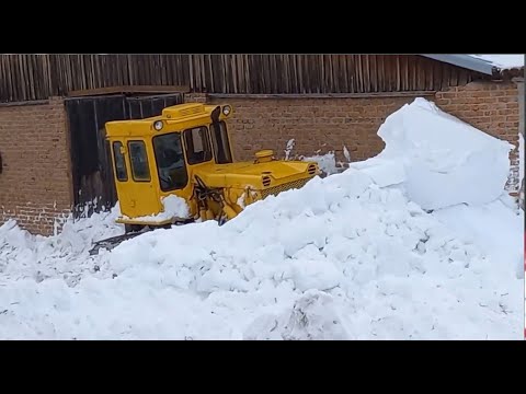 Видео: Мощная техника против снега! БАТ-2, МТЗ-1221, Т-170! Мегатехника чистит СНЕГ!