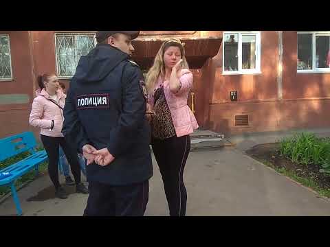 Видео: Алкашка получила по заслугам. Распитие на игровой площадке