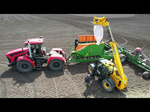 Видео: Посевная: три кировца в поле разом - Amazone Citan, Vaderstad Carrier и КПМ-12 + JCB 531-70