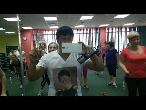 Видео: как убрать целлюлит с бицепса бедра и подтянуть мышцы рук