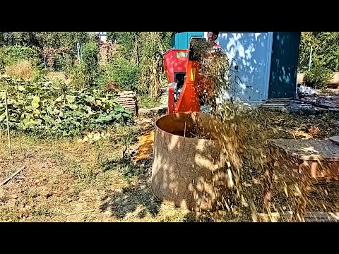 Видео: Правене на дървен чипс/мулч от клони за моите лехи/ Making woodchips for my garden, Hecht 6642/12hp