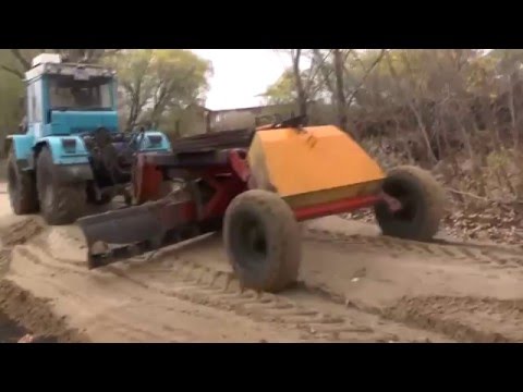 Видео: Деревня Потеряевка трактор Т150 ровняет дорогу 2015 год.Игнатий Лапкин