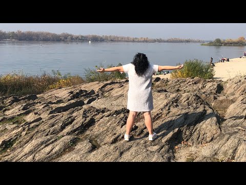 Видео: Вязание спицами, летнее платье, пряжа хлопок с пайетками.