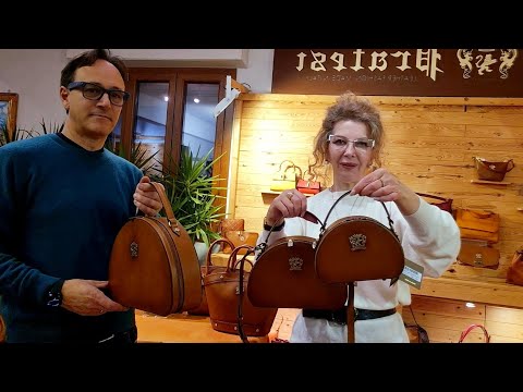 Видео: ПРЯМОЙ ЭФИР ИЗ ИТАЛИИ.ФАБРИКА PRATESI. Новые модели сумок и уже любимые в новых расцветках #fashion