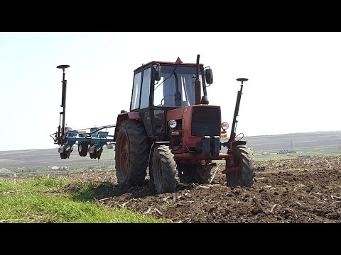 Видео: Юмз извършва сеитба на царевица със руска редова сеялка СПЧ-6