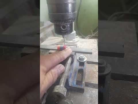 Видео: как чётко и ровно просверлить отверстия в звеньях для перекидных четок.