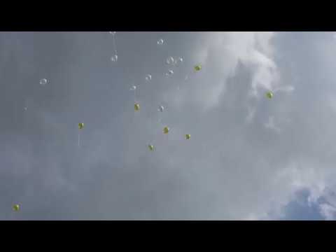 Видео: Дітки запускають кульки