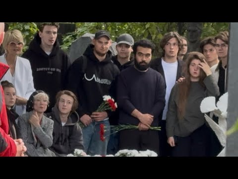 Видео: Вера Алентова Юлия Меньшова  и Ученики приехали в дату Рождения Владимира Меньшова. 86 лет. 17.09.25