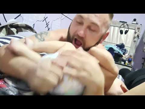 Видео: Аарон Адриан играет с папой #аарон #адриан #cutebaby 