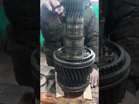 Видео: сборка КПП ZF 16  1 и 2 скорости