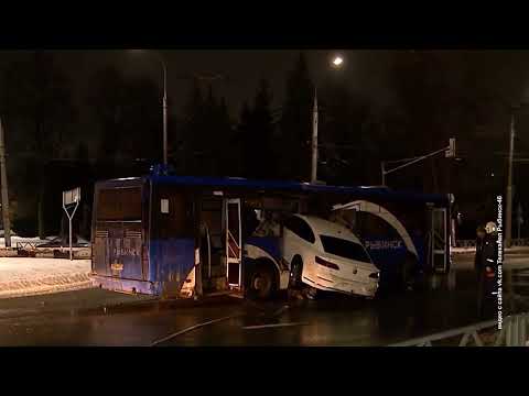 Видео: В Рыбинске начался процесс над автоледи, протаранившей автобус