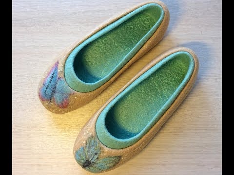 Видео: Двухслойные валяные тапочки. Валяние из шерсти. Мастер класс. Felting