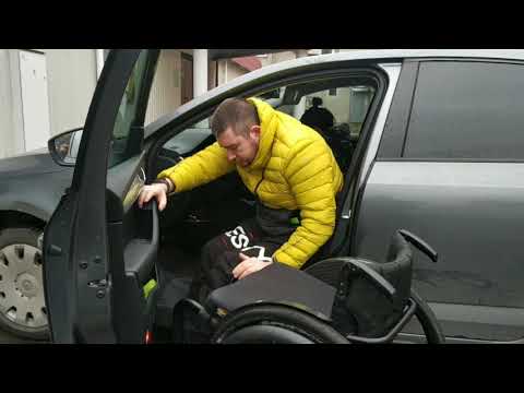 Видео: Пара на колесах! Как погрузить в машину две инвалидные коляски.