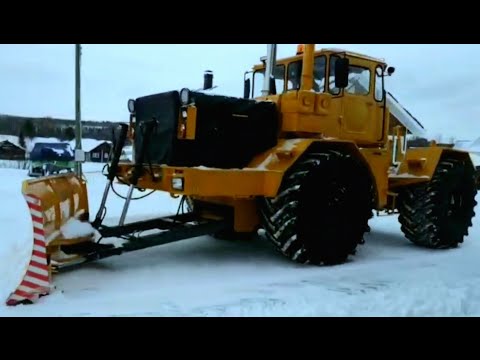 Видео: ТРАКТОР КИРОВЕЦ. ТРАКТОР К 700. С ПЕРЕДНИМ ОТВАЛОМ. ЧИСТИТ СНЕГ