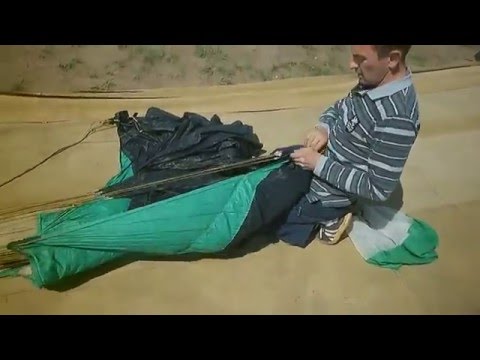 Видео: Как укладывают парашют профессионалы.