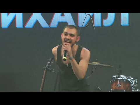 Видео: Михаил Пунтов  "Versace on the Floor" (LIVE)