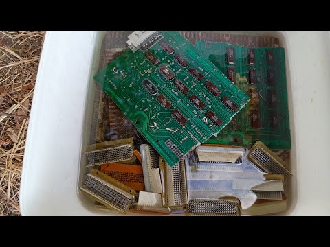 Видео: отделяне на чипове от платката със солна киселина