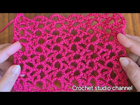 Видео: Как связать крючком прямоугольную шаль мягким и экономичным открытым узор