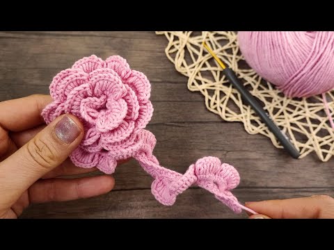 Видео: 🌹🌹 Прекрасный 3D цветок розы, связанный крючком (Цветок и роза крючком)