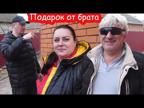 Видео: VLOG Брат приехал на 10 дней. У Алиски личный водитель