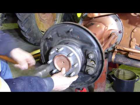 Видео: Ferguson FE35 Серо-золотая реставрация, часть 12. Установка и настройка задних осей.