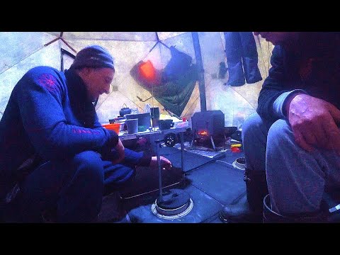 Видео: ЖЕРЛИЦА СТРЕЛЯЕТ В ПАЛАТКЕ! ТУТ НАЛИМ ОДИН ЗА ОДНИМ! Рыбалка на Ямале