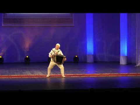 Видео: Арсений Яльцов на сцене театра им Шкетана