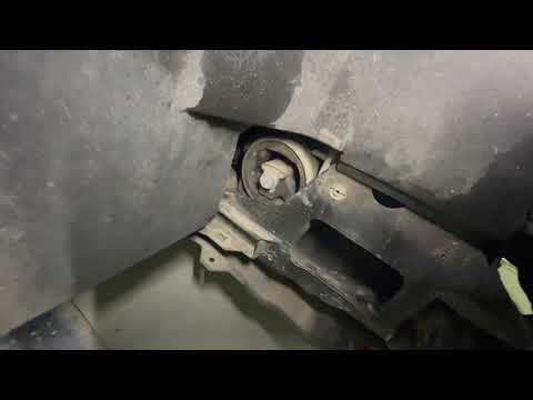 Видео: Замена подушек двигателя Мерседес А Класс w168