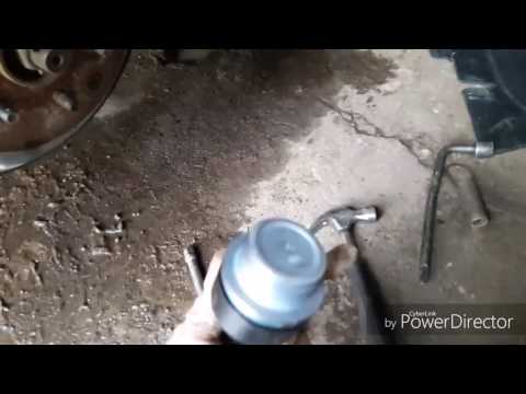 Видео: Ниссан патфайндер.замена задней верхней шаровой.