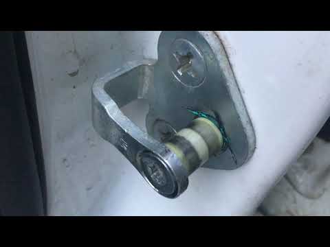 Видео: Лада Гранта FL - решение проблемы с замками дверей, устранение скрипа и грохота на неровностях