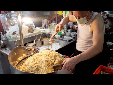 Видео: распродано так быстро! $2.5 уличная креветки жареный рис мастер! /блюда из рис | Тайваньская