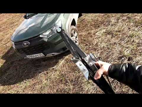 Видео: Как ПРАВИЛЬНО ДОМКРАТИТЬ Ниву ТРЕВЕЛ, чтобы не повредить ПОРОГИ. Еще одна функция СИСТЕМЫ СПАСЕНИЯ.