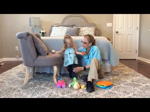 Видео: # 104 Снятие со стоя: упражнения для ребенка с низким мышечным тонусом