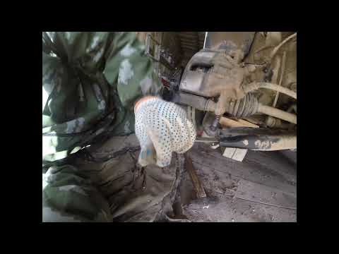 Видео: замена шаровых опор лада веста.