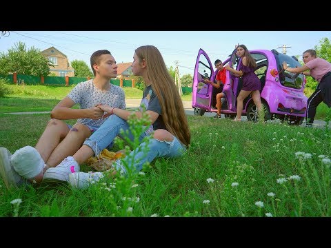 Видео: Банда УГНАЛА машину Дианы и Димы НА СВИДАНИИ!!