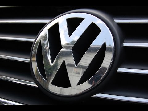 Видео: Как снять передний бампер пассат Б6!