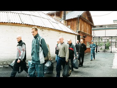 Видео: Первый день в тюрьме(что делать????)