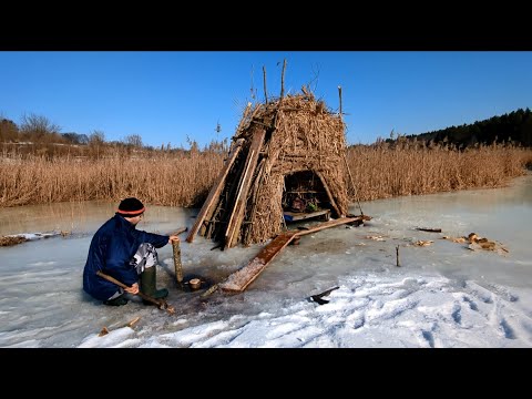Видео: Строю дорогу к шалашу, через пруд