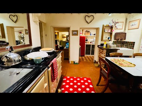 Видео: Мотивация на уборку в понедельник 5 x 5 минут | Уборка с Кейт #мотивациякчистке #мотивацияпонедел...