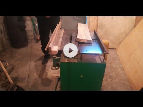 Видео: приспособление для ровной обрезки необрезной доски (Device for straight trimming of unedged boards)