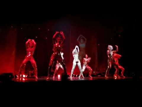 Видео: Полина Гагарина отжигает в Минске