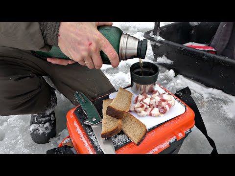 Видео: ЩУКИ ТЯНУТ ЖЕРЛИЦЫ В КОРЯГИ! РУКИ В КРОВЬ! Сало, хлеб, чай. Рыбалка 2023.