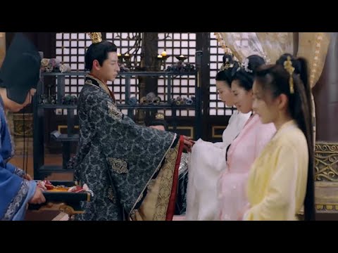 Видео: Над женщиной, которая заикается, смеялись, когда она бежала за королевой, но король выбрал ее.